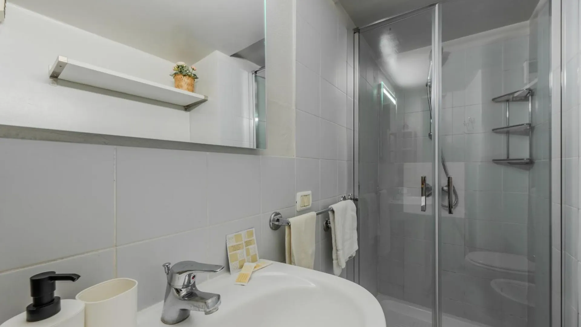 Porta Garibaldi Antique Charm Apartment Milan